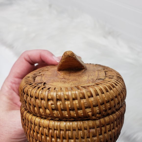 VTG Lombok Carved Wood Frog Rattan Basket Weave Indonesian Island Trinket Box - Picture 10 of 11